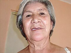 Las Maduras Latinas se desnudan para el castigo